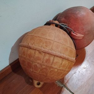 Par de Boyas Esféricas Plastisol Rojas y Terracota (35x35 cm) - imagen 1