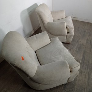 Par de Sillones Tapizados Beige con Detalles de Suciedad - imagen 3