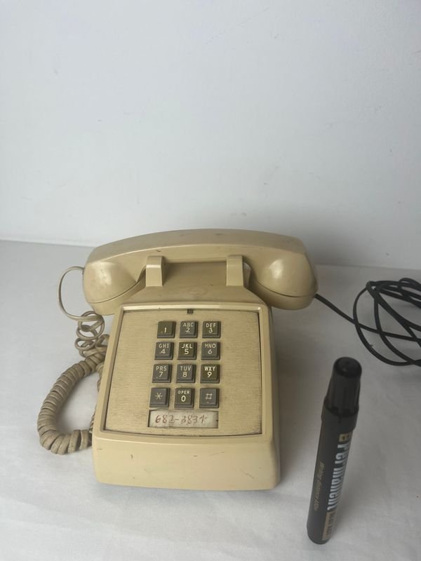 Teléfono antiguo de buena condición - imagen 4