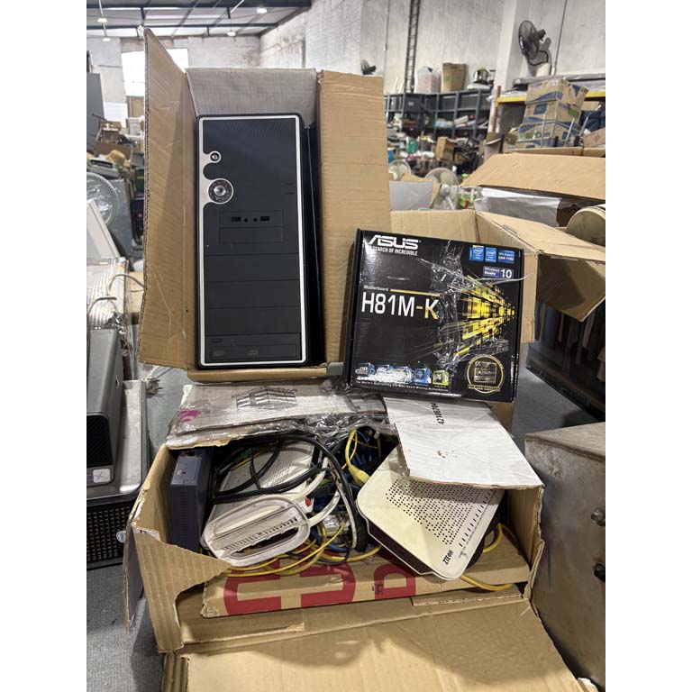 Lote siguiente: Equipos de computadora y accesorios para venta