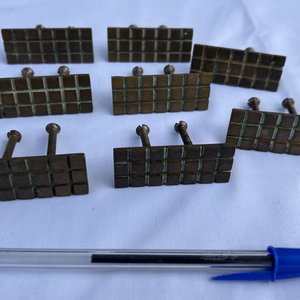 Lote anterior: Lote de 8 Tiradores de Bronce con Diseño Cuadriculado