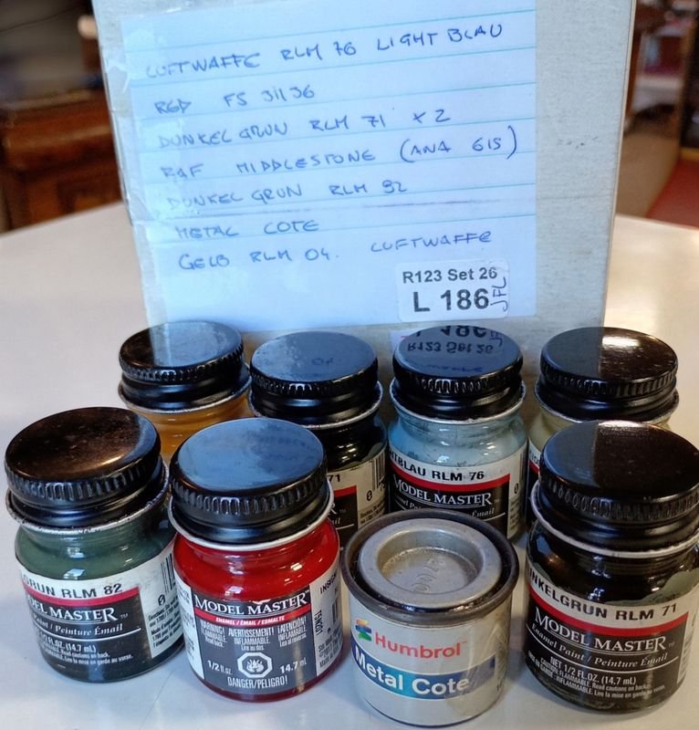 Lote de 8 Pinturas Model Master y Humbol para Maquetas