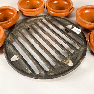 Set de 7 Compoteras de Barro Cocido con Soporte Metálico para Planchas - imagen 3