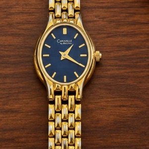 Lote siguiente: Reloj Bulova Caravelle Femenino Elegante Caja Ovalada Esfera Azul Dorado