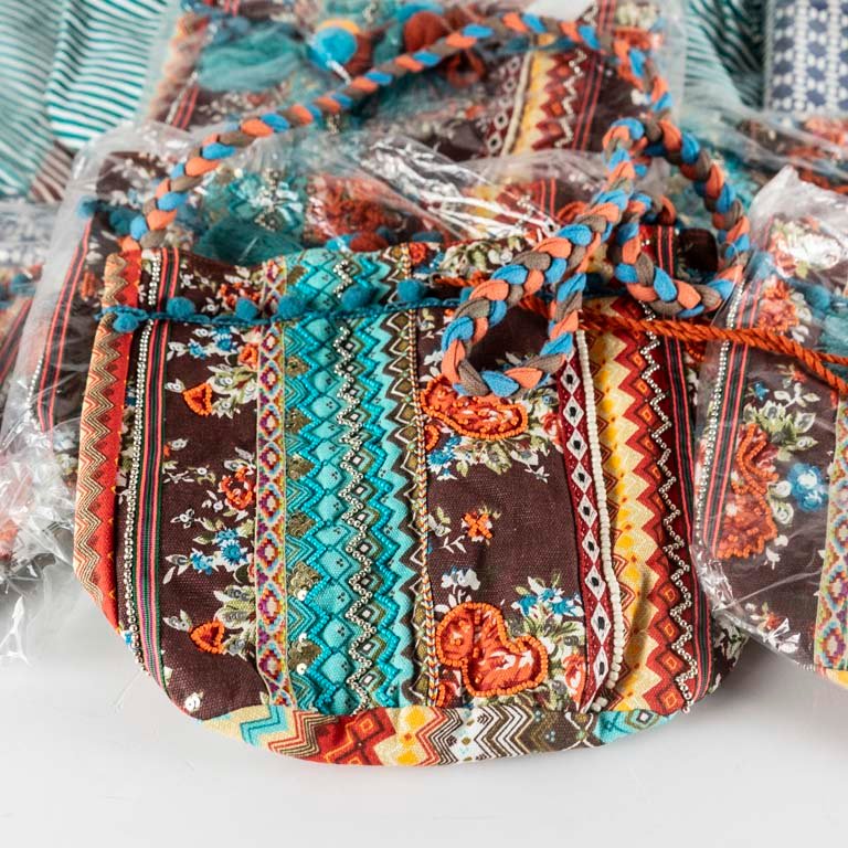 Lotes de bolsas y morrales de excelente calidad - imagen 2