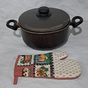 Lote siguiente: Olla de 4 litros con Manopla de Cocina