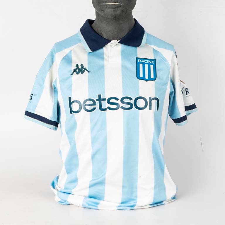 Lote anterior: Camiseta de Racing de Avellaneda de utilería marca Kappa N°9 de 'Maravilla' Martínez utilizada en la Copa Libertadores 2025