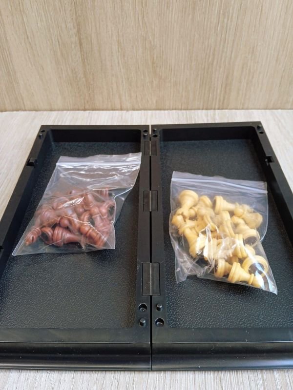 Juego de Ajedrez Completo con tablero para Guardar las Piezas - imagen 4