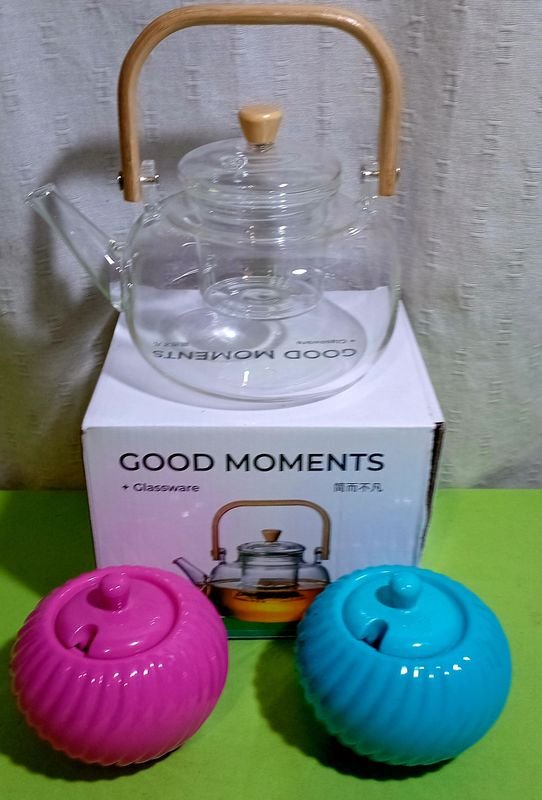 Tetera de Vidrio con Infusor y 2 Azucareras de Porcelana
