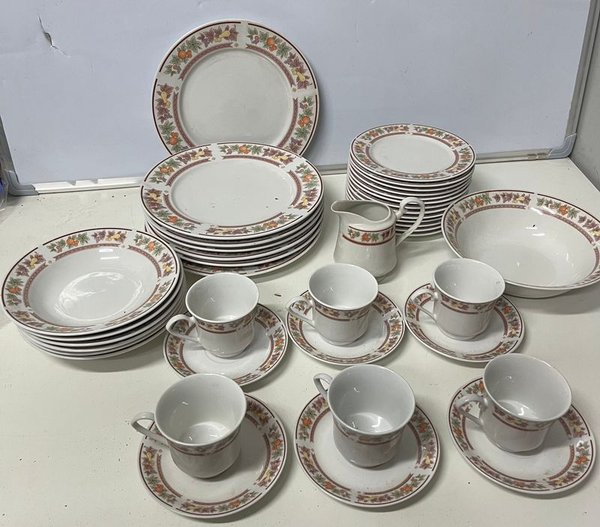 Juego de Porcelana China con Tazas, Platos y Bowls - imagen 1