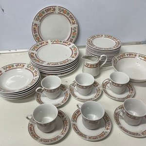 Juego de Porcelana China con Tazas, Platos y Bowls - imagen 1