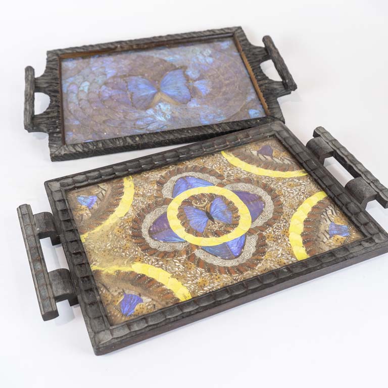 Lote siguiente: 2 Bandejas de madera decoradas alas de mariposa (uno con detalles) - Medidas: 46x28 y 47 x 29cm 