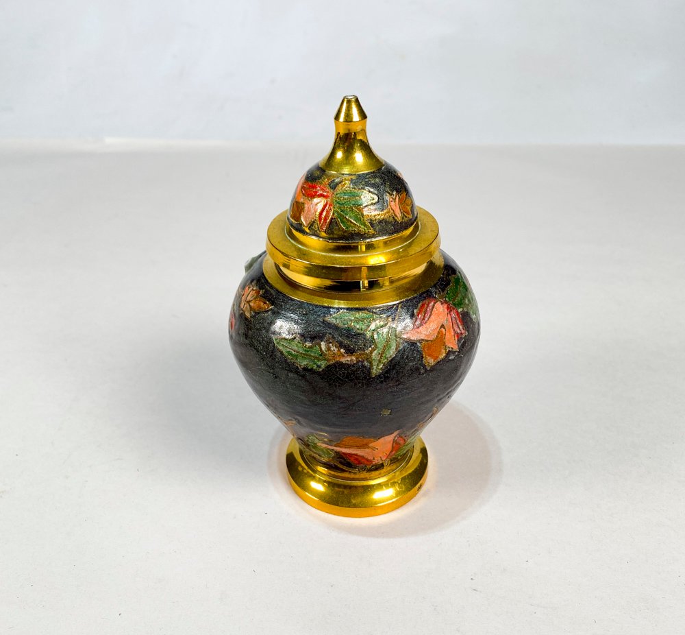 Lote siguiente: Vaso con diseño colorido y dorado