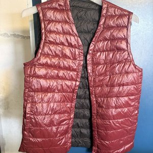 4 Chalecos Reversibles de Nylon en Colores Variados - imagen 1