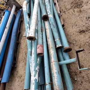 Lote siguiente: Lote de Tubos Metálicos Industriales Azules y Blancos