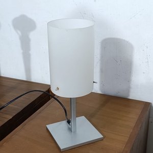 Lámpara de Sobremesa Base Plateada y Pantalla Opalina - imagen 4