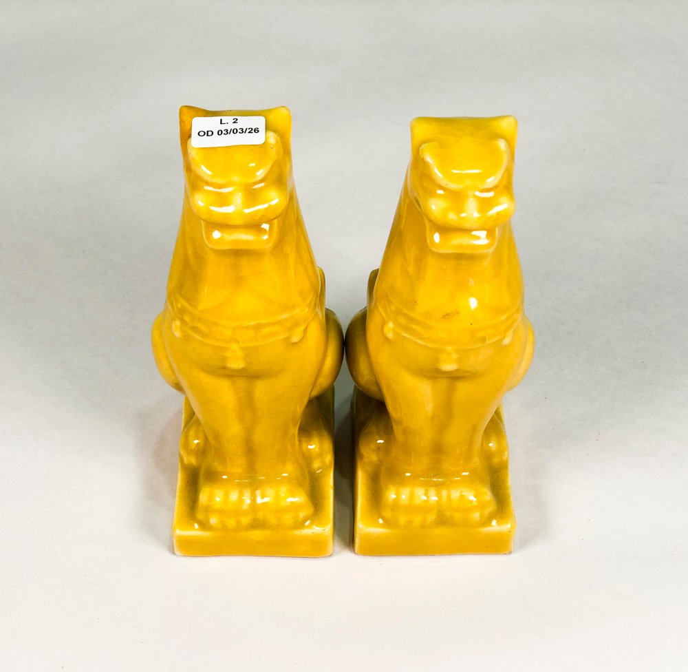 Dos figuras de leones en cerámica amarilla - imagen 2