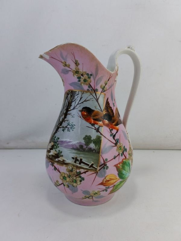 Lote anterior: Jarra de porcelana con diseño floral y pintura de pájaros