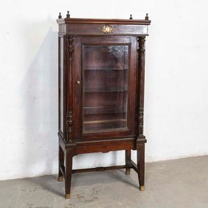 Lote anterior: Vitrina Inglesa Antigua con Estantes de Vidrio y Luz