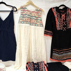 Lote de 8 Vestidos para Dama - Diseños y Talles Variados - imagen 3