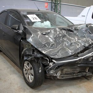Lote siguiente: Chevrolet Onix Gris Oscuro con Daños Severos Frontales