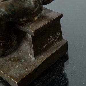 Escultura de Bronce "Niño Sentado" Firmada Juan Clara - imagen 2