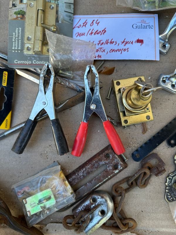 Colección de herramientas y accesorios de hardware - imagen 2