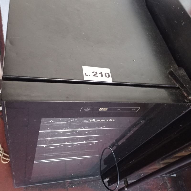 Cava para vino marca Punktal en buen estado - imagen 2