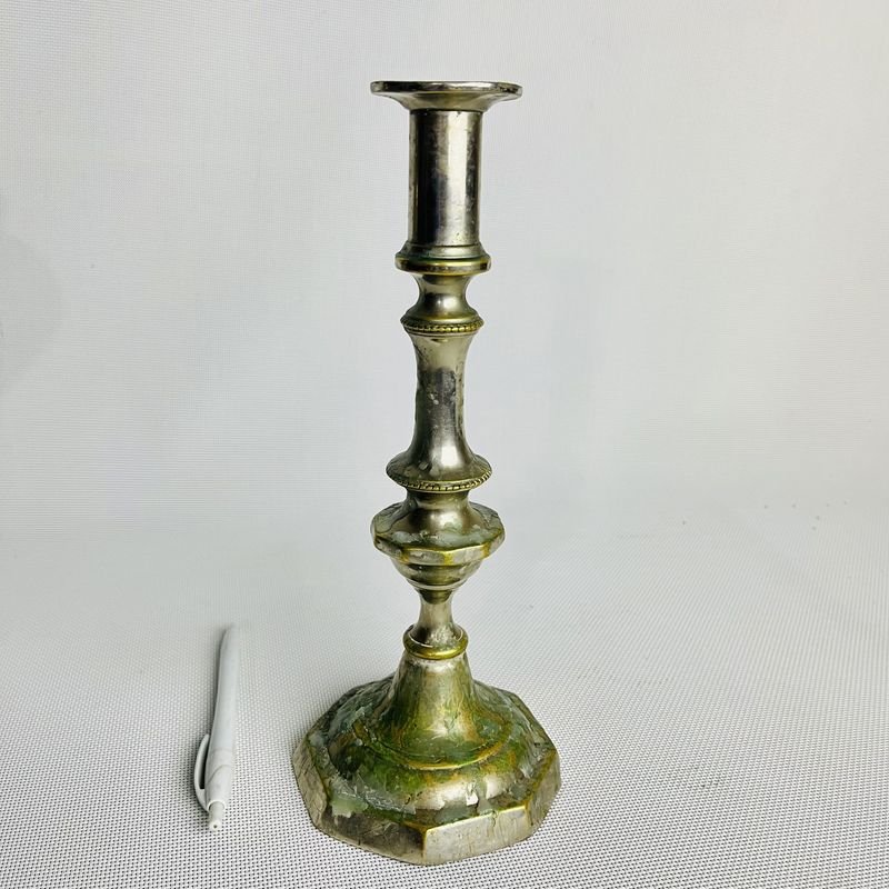 Lote de arte antiguo: candelabros, florero y escultura - imagen 3