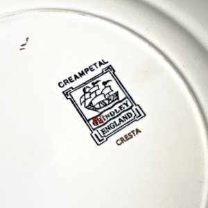 Cuatro Platos de Loza Inglesa "Cresta" y "Wood's Ivory Ware" con Decoración Floral y Bordes Dorados - imagen 5