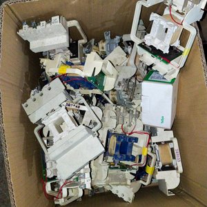 Caja con Bornes, Bobinas y Tomas Eléctricas Schneider Electric - imagen 2