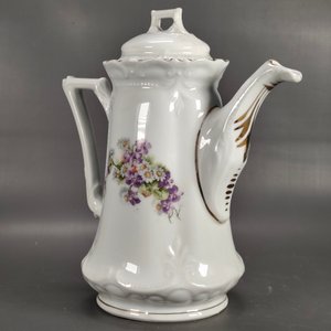 Lote siguiente: Cafetera Isabelina Porcelana Alemana "P.K. Silesia" con Flores Violetas
