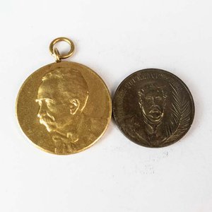 Lote anterior: Dos Medallas de Bronce de José Batlle y Ordóñez