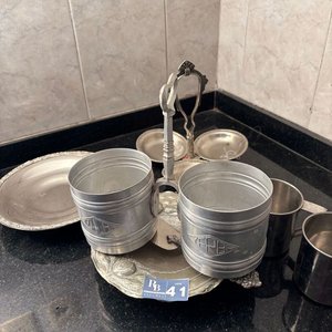 Lote de 7 Artículos de Aluminio y Platino: Servidor, Azucarero, Yerbera y Platos - imagen 6