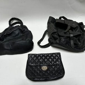 Lote de 3 Bolsos: Mochila Cuero Manos del Uruguay, Sobre Cuero y Bolso Cuerina - imagen 1