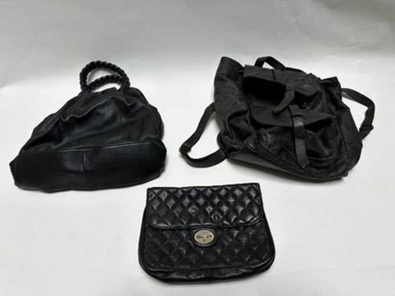 Lote de 3 Bolsos: Mochila Cuero Manos del Uruguay, Sobre Cuero y Bolso Cuerina