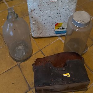 Lote anterior: Frasco de Vidrio Grande, Hielera y Recipiente Plástico