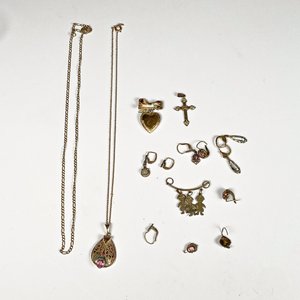 Lote de 11 Piezas de Bisutería Enchapada: Cadenas, Colgantes y Aretes - imagen 2