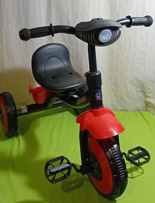 Triciclo Infantil con Luces y Asiento Rojo
