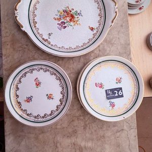 Fuente y 6 Platos de Porcelana con Flores y Bordes Dorados - imagen 2