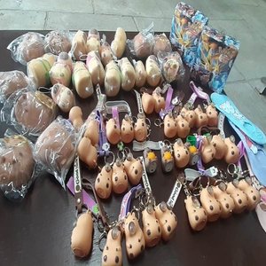 Lote siguiente: Pack Coleccionable: Llaveros Capibara, Cartas Pokémon y Artículos Divertidos