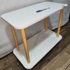 Mesa Auxiliar Blanca de 2 Pisos con Patas de Madera - imagen 2