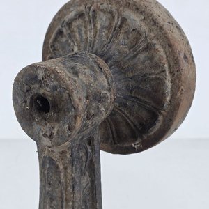 Antiguo Aplique de Pared en Hierro Fundido con Detalle de Mano - imagen 7