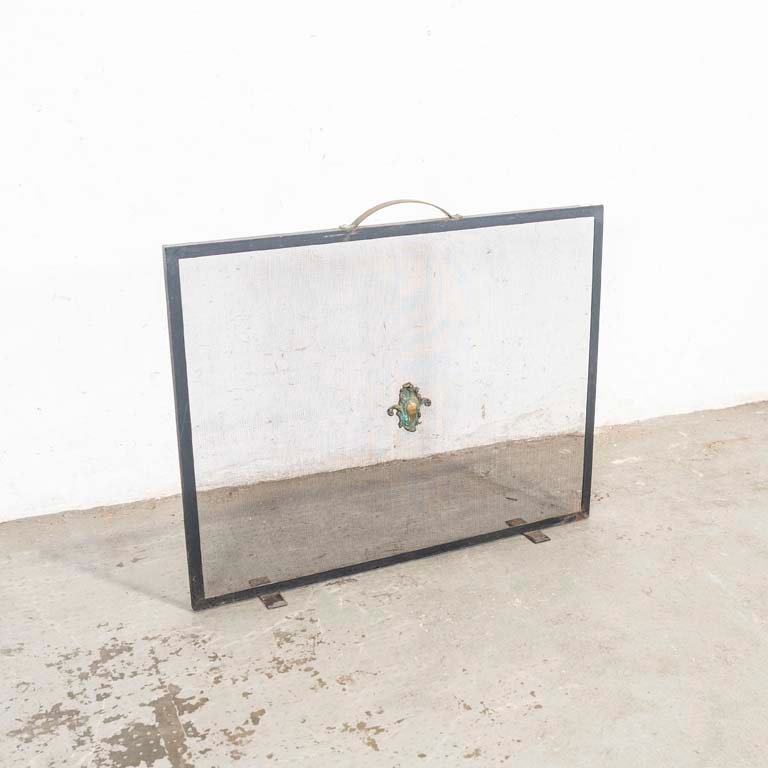 Lote siguiente: Pantalla metálica con aplique de bronce