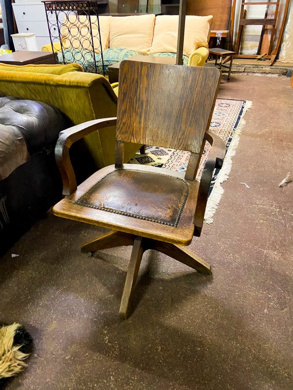 Sillón de Oficina Antiguo de Madera y Cuero - imagen 1