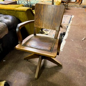 Lote anterior: Sillón de Oficina Antiguo de Madera y Cuero