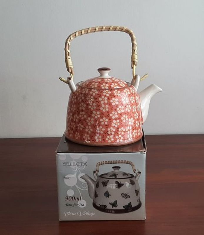 Lote anterior: Tetera elegante de porcelana con diseño floral