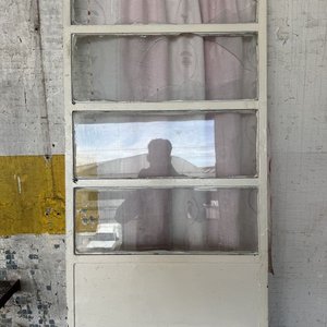 Puerta Antigua de Metal con Vidrios y Cortina - imagen 3