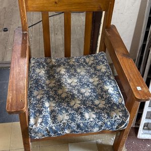 Lote anterior: Sillón de Madera con Tapizado Floral