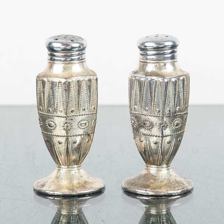 Salero y pimentero de metal decorativo - imagen 1